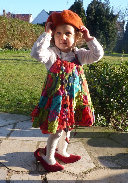 2013-robe-catimini-fille-chaussures-rouges-maman-beret-oran