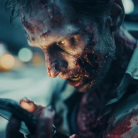 Sécurité routière : les “zombies du smartphone” au cœur d’une campagne choc