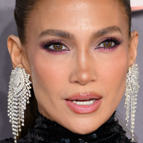 Jennifer Lopez mise sur ce détail beauté tout simple pour paraître plus jeune, et il change vraiment le regard