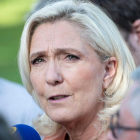 « Monsieur Bayrou, c'est le déni, la déconnexion et la déresponsabilité » : Marine Le Pen attaque frontalement Bayrou
