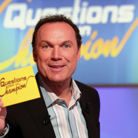 « Je ne me suis jamais plaint » : comment Julien Lepers vit aujourd’hui après son éviction de la télé