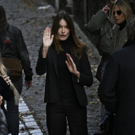 Carla Bruni explose : sa réponse cinglante à un célèbre journaliste fait le buzz