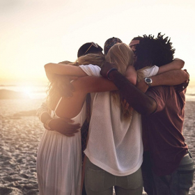 Super Lune du 5 novembre 2025 : ces 3 signes qui vont réinventer leurs relations et transformer leurs liens