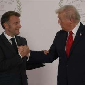 Donald Trump taquine Emmanuel Macron et sème la gêne en complimentant Giorgia Meloni