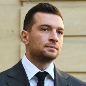 « Le fond de l’affaire » : Jordan Bardella réagit à l'incarcération de Nicolas Sarkozy et il est catégorique