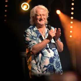 Patrick Sébastien au coeur d'un scandale : une fellation en plein concert au Cap d’Agde scandalise le public