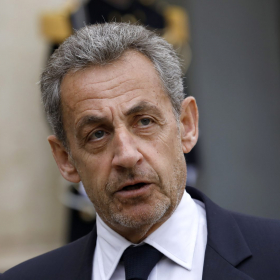 Nicolas Sarkozy débarque sur Netflix et dément dans le documentaire « Y a‑t‑il un dealer dans l’avion ? »