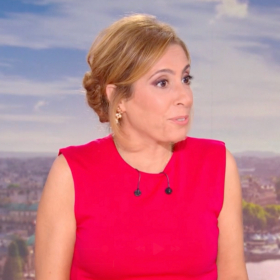 Léa Salamé critiquée après son interview de Marion Cotillard : ce chroniqueur prend sa défense et dénonce une « manipulation de l’opinion publique »