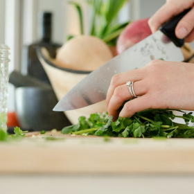 9 erreurs courantes qu’on fait tous en cuisine et comment les éviter pour des plats parfaits