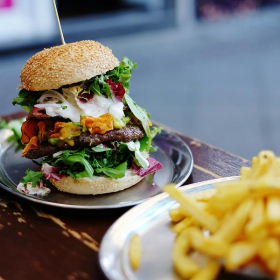 Pourquoi il vaut mieux manger 2 burgers qu'un burger avec des frites