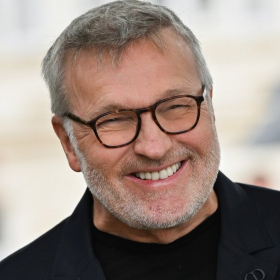 "Je n’avais pas compris pourquoi il était à la mode" : Laurent Ruquier revient sur ses critiques contre Benjamin Lavernhe, ses excuses deviennent virales