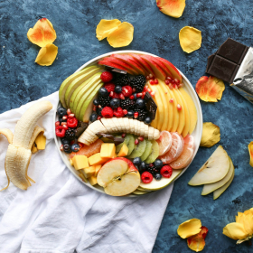 Pourquoi vous devriez miser plus souvent sur la caroube, le superfruit coupe-faim idéal pour une silhouette affinée