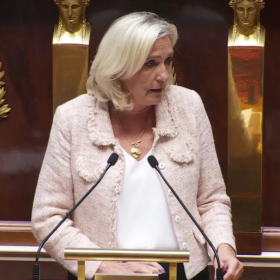 De nouvelles élections législatives sont « une obligation » selon Marine Le Pen, elle exige des législatives anticipées