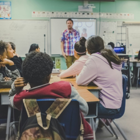Au moins un professeur absent dans 55 % des collèges et lycées : la pénurie de professeurs frappe encore