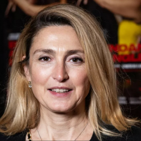 Julie Gayet et Bruno Salomone : cette histoire d’amour discrète que beaucoup avaient oubliée