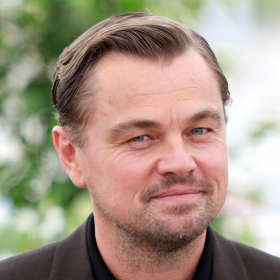 Leonardo DiCaprio accusé d’hypocrisie : ses vacances avec Jeff Bezos enflamment les réseaux