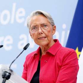 Violences, portables interdits, discipline : Elisabeth Borne annonce ses mesures chocs pour la rentrée 2025