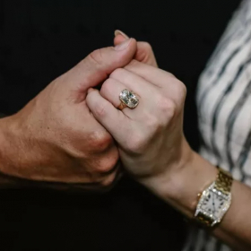 Taylor Swift fiancée : le prix hallucinant de sa bague fait le buzz