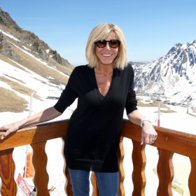 Brigitte Macron au ski : cette photo inattendue avec ses filles qui fait réagir les internautes