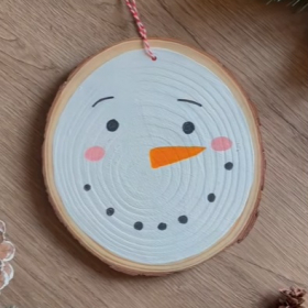 DIY : tuto facile pour faire une décoration bonhomme de neige à accrocher sur le sapin