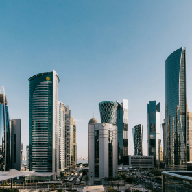 Dubaï, influenceurs et vidéos d’attaques partagées sur les réseaux sociaux : l’affaire qui a conduit à 313 arrestations au Qatar