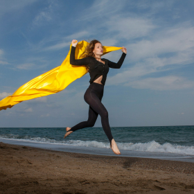 Les yellow flags en amour : ces signaux à surveiller pour éviter les problèmes plus tard