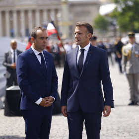 "Il est quasiment mort" : Emmanuel Macron au bord du gouffre après la démission de Sébastien Lecornu