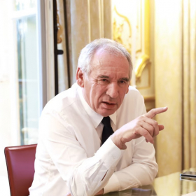 Voici combien coûterait la chute de François Bayrou à la France