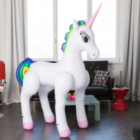 Résultat du concours Cadeaux Folies : qui a gagné une licorne géante gonflable ?