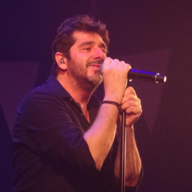 Concert gratuit de Patrick Fiori à Saint-Tropez : les touristes ont été exclus, suscitant une intense polémique