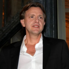 "J’étais sous l’émotion" : Claude François Junior craque en découvrant cette pub de Noël inattendue