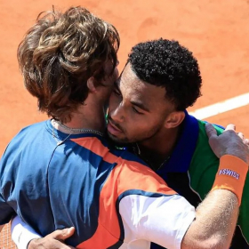 Écarté des courts pendant 8 mois, Arthur Fils revient et bat Rublev : ce retour qui impressionne tout le circuit