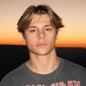 Ce que l’on ignorait sur Cameron Smet, le petit-fils de Johnny Hallyday qui affole Instagram