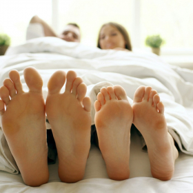Le soir, ce geste discret sur vos pieds pourrait tout changer pour votre sommeil