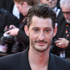 "Ce c*nnard de Gilles Lellouche" : la pique de Pierre Niney à Gilles Lellouche qui a beaucoup fait réagir