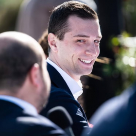 Cette soirée très select à Paris où tout a commencé entre Jordan Bardella et Maria Carolina