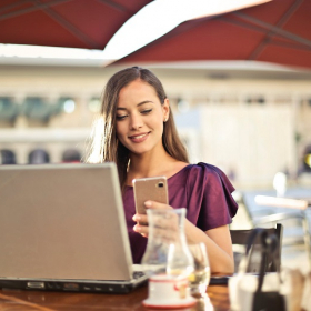 S'envoyer des messages coquins serait néfaste pour son couple