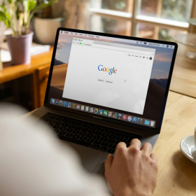 L'UE condamne Google à une amende de 2,95 milliards d'euros malgré les menaces de Donald Trump