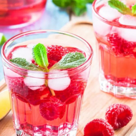 La recette du Pink Mojito à la framboise pour un cocktail rafraîchissant