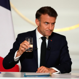 « On nous a vendu Emmanuel Macron comme le Mozart des finances et on se retrouve avec un Patrick Sébastien » : le tacle de l'écrivain Vincent Roy