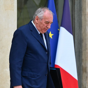« Le seul qui n'était pas en vacances, c'est moi » : la phrase de Bayrou qui fait polémique