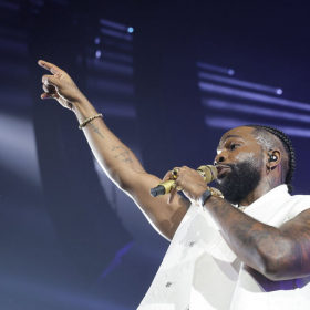 Tayc dans The Voice : ce cadeau inestimable que la production lui a offert (en plus de son cachet)