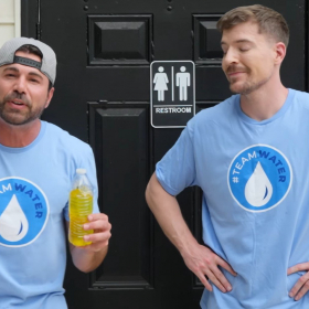 MrBeast boit de l’eau purifiée à partir de son urine pour lever 40  millions de dollars et offrir de l'eau potable à 2 millions de personnes