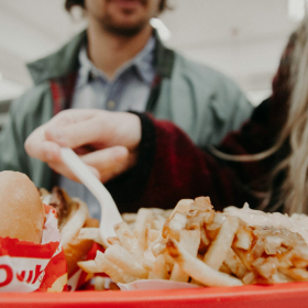 Les fast-foods les plus caloriques et comment équilibrer vos repas sur le pouce