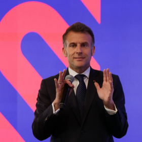 « Cela ne mérite pas de réponse » : pourquoi Emmanuel Macron a choisi de ne pas entrer dans le piège de Donald Trump