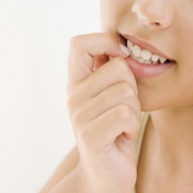 Comment arrêter définitivement de se ronger les ongles ?