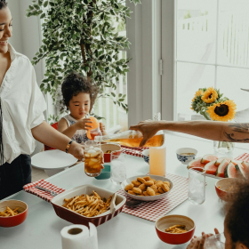 Comment transformer les repas en famille en moments de complicité : 7 astuces infaillibles