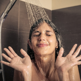 Voici combien de temps vous devriez passer sous la douche si vous voulez être en forme le matin