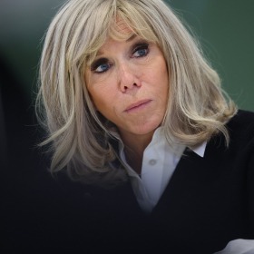 Rumeurs transphobes : Brigitte Macron porte plainte, Emmanuel Macron sollicite Donald Trump