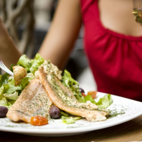 Pourquoi j'adore manger seule au restaurant – et pourquoi je vous conseille de faire pareil de temps en temps
